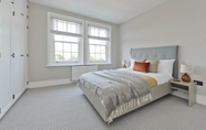 Others 4 Fabulous Three Bedroom Flat Near Marylebone by Underthedoormat