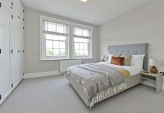 Others 2 Fabulous Three Bedroom Flat Near Marylebone by Underthedoormat