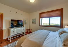 Others 5 Port Angeles Home: 7 Mi to Olympic Natl Park!