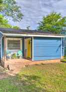 Primary image Cozy Blue Cottage in Starkville Near Dtwn!