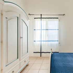 Room 1 Elegant Residence Ea Bianca 4 Bedroom Apartment Sleeps 8 Extra bed Available, Trinità d'Agultu e Vignola Apartments