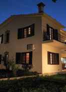 Primary image Sonia Rustic Mansion - 5bd 30 Sec Walk To Beach