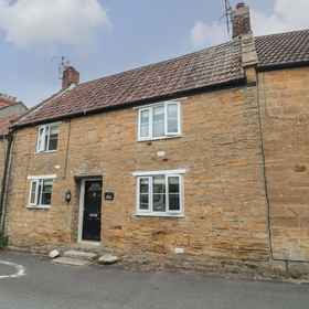Primary image 1 Holly Cottage, Haselbury Plucknett Hotels