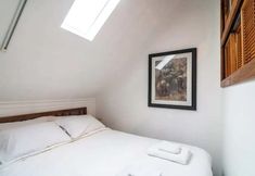 Lain-lain 2 Cozy Apartment w/ Terrace Close to City Center