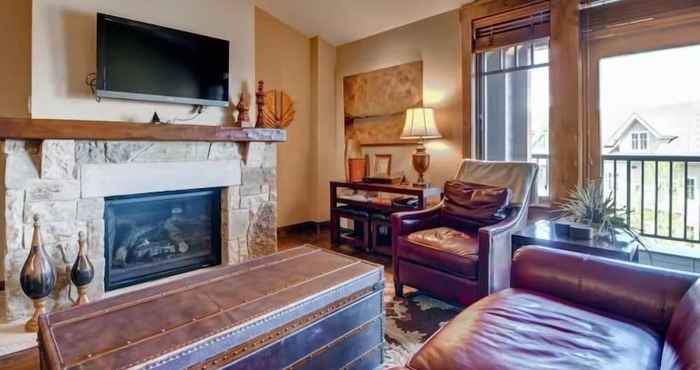 Others 3 Bedroom Mountain Condo on Main Street - Walk to Lift, Onsite Pool, Luxury-rated!