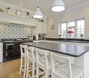 Others 2 Spacious 7 Bedroom Family Home Barnes