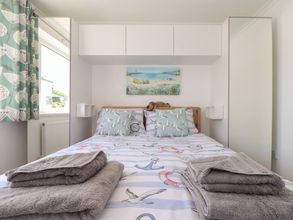 Lainnya 4 Compass Point