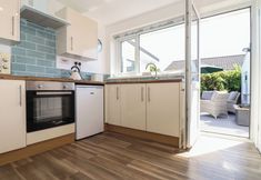 Lainnya 7 Compass Point