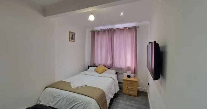 Others Captivating 2-bed Apartment in Ilford