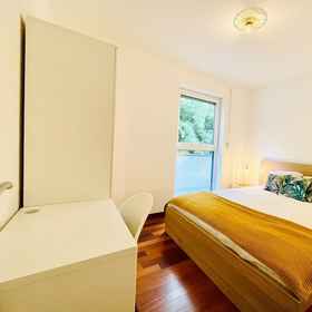 Room 1 Luxury Green Penthouse Terrace & Parking, Khách sạn Weiler-la-Tour