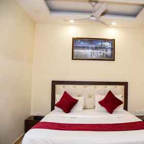 Primary image 1 Hotel Grand Inn, Khách sạn Sabhyata Mahagun Metro Mall