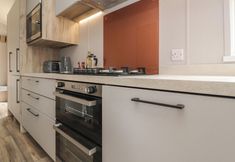 기타 6 Astoria Lodge