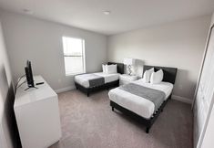 Others 7 Balmoral Resort-164aa 6 Bedroom Home by RedAwning