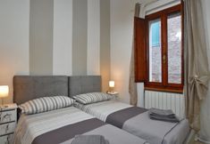 기타 4 Casina Di Giada