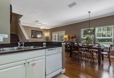 Others 7 4 Bedrooms S / Lucaya Village Townhouse by RedAwning