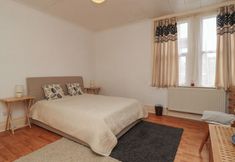 其他 4 382 on the Bay