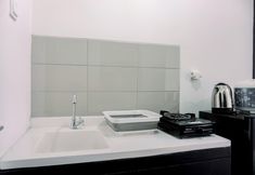 Lainnya 7 Comfort And Homey 2Br Belmont Residence Puri Apartment