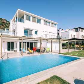 Room 1 치크 빌라 W 파티오 풀 3 민 투 비치 인 보드룸, Magi Beach 호텔