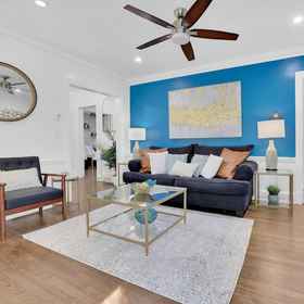 Room 1 コージー バイブス バックヘッド 7 ベッズ, キング・メモリアル ホテル