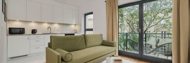 Others Studio Komuny Paryskiej by Renters