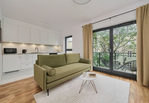 Others Studio Komuny Paryskiej by Renters