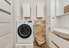 Others 7 Spacious Apartment by Renters