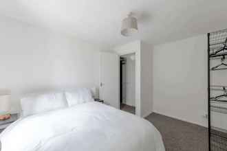 Others 4 Vibrant & Snug 2BD Flat - Beckton