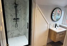 Lain-lain 3 12 Clos Yr Wylan