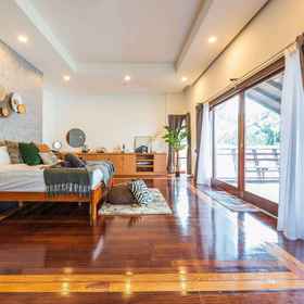 Room 1 30Pax 5BR Luxurious 57ft Pool KL, Khách sạn Kampung Pengantin Kuala Lumpur (La Hacienda)