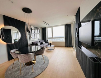 Others 2 Green High-end Apartment Close to Metrouno-city E-parking, Pool, Gym, Sauna