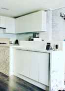 Foto utama "24 Hotham 3 Bedroom Renovated Apartment"