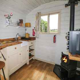 Primary image 1 Flora's Hut, Deviock Hotels