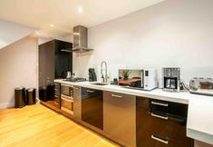 Others 5 Immaculate 1-bed House in London