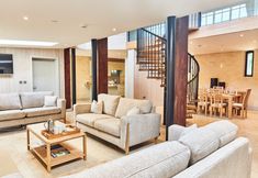 Others 6 The Carriage House