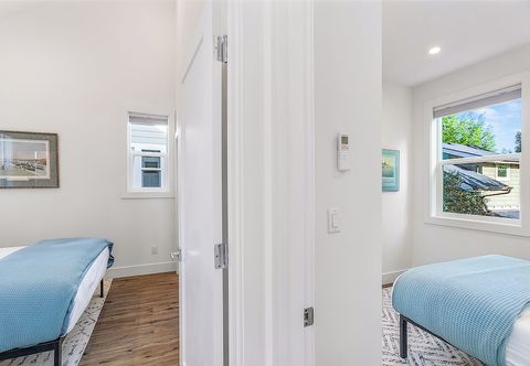 อื่นๆ The Greenwood Gem