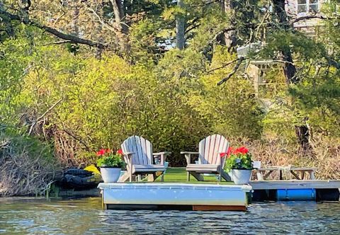 Lain-lain The Breeze Overlooking Minister s Pond