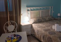 Others 4 Double Room With Aircon, Bathroom in the