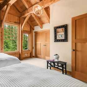 Primary image 1 Maple Hill Lodge 3 Bedroom Home by RedAwning, Washington Hotels