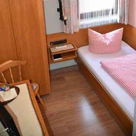 Room 1 Gasthof zum goldenen Schiff, Albertshofen Hotels