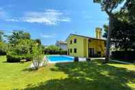 Others Fantastic Villa With Pool for 5 People on the Island of Albarella