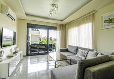 Others 2 Flat w Shared Pool and Balcony 8 min to Beach