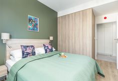 Khác 3 Shellter Suita Flora by Renters Prestige