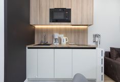 Khác 5 Shellter Suita Flora by Renters Prestige