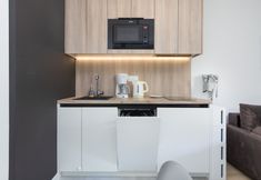 Khác 7 Shellter Suita Flora by Renters Prestige