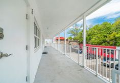 その他 7 Purple Pelican by Opus (Suite 3)