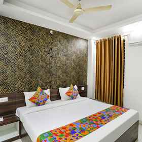 Primary image 1 Fabexpress Elysian Palace, Imam Square Hotels