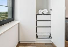 其他 2 Stylish Luxurious Apt w Pool & Gym ID214