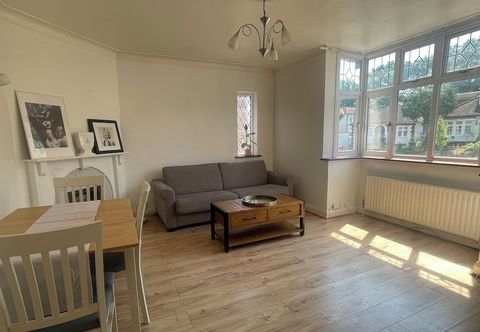 Others Immaculate 2-bed House in Potters Bar
