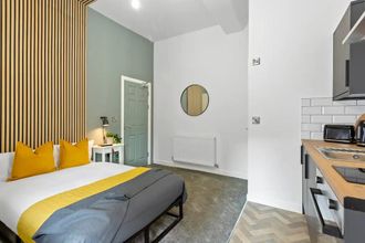 Others 4 Studio 6 in Nottingham