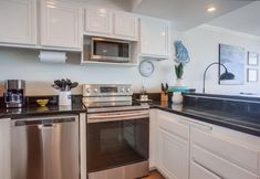 Others 6 Oceanfront 1 bedroom, Pool, Spa, Beach Access by RedAwning